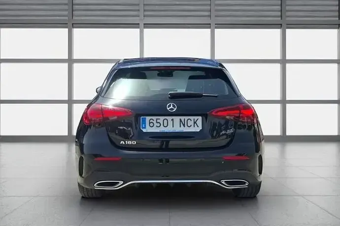 Usado Mercedes A180 Advanced 136 CV (100 kW) 2025 Negro Utilitario