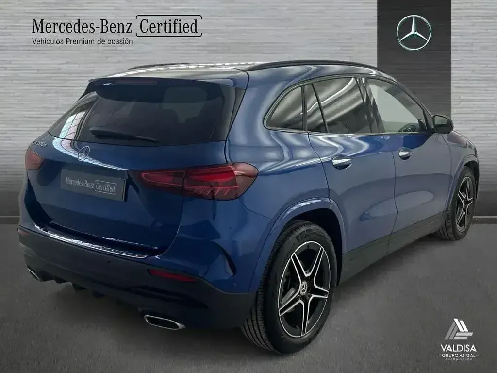 Usado Mercedes GLA200 AMG line 150 CV (110 kW) 2025 Azul espectra SUV