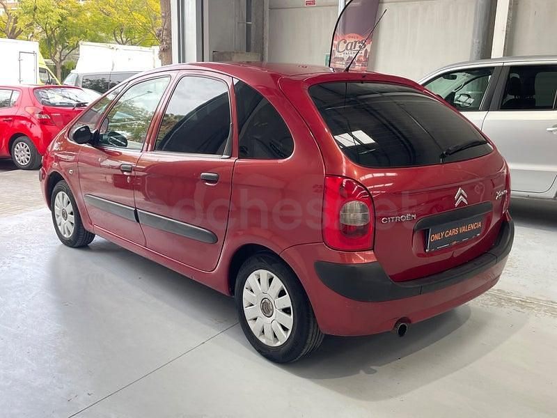 Usado Citroën Xsara Picasso 110 CV (80 kW) 2007 Granate Monovolumen
