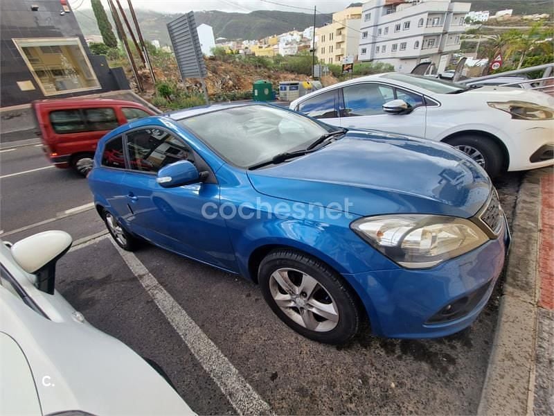 Usado Kia Ceed Plus 105 CV (77 kW) 2011 Azul Utilitario