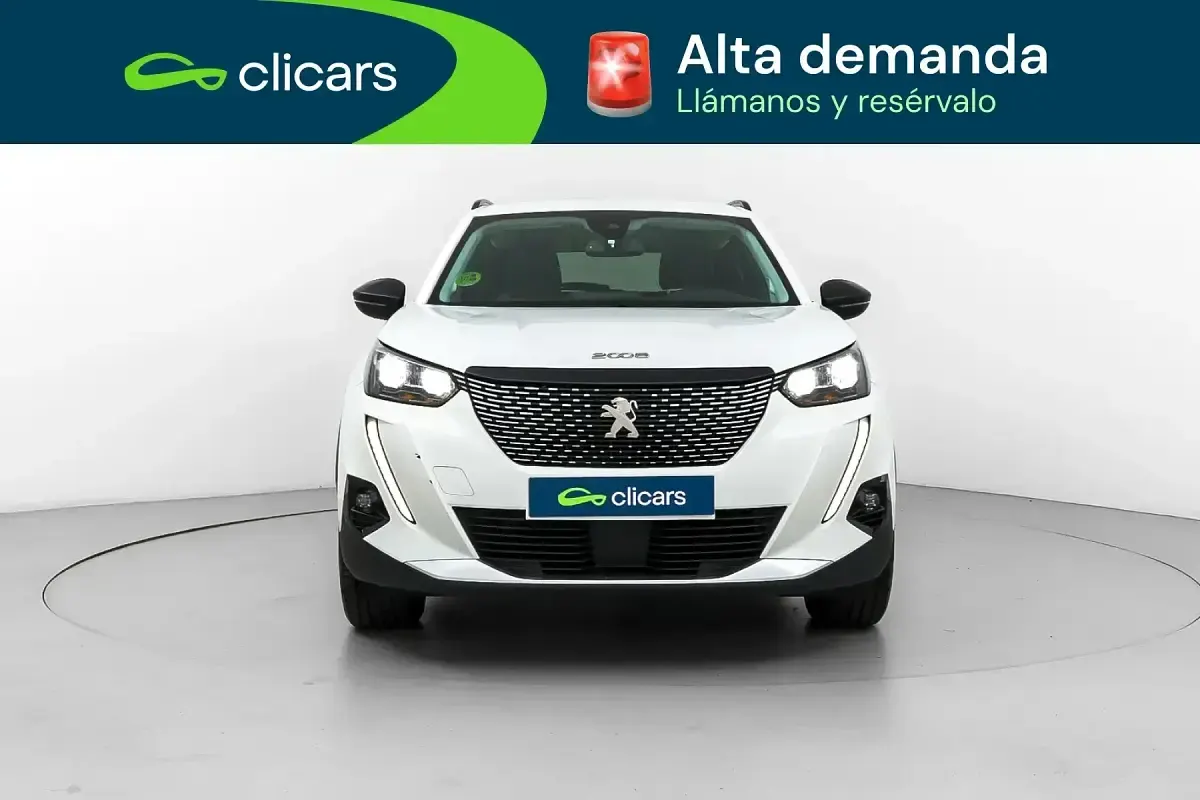 Usado Peugeot 2008 Allure 110 CV (80 kW) 2022 Blanco SUV
