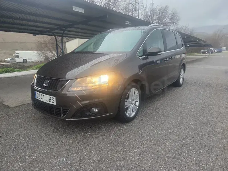 Usado Seat Alhambra I-Tech 140 CV (102 kW) 2014 Marrón Monovolumen