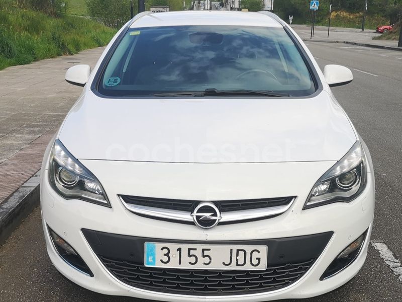 Usado Opel Astra Excellence 136 CV (100 kW) 2015 Blanco Familiar