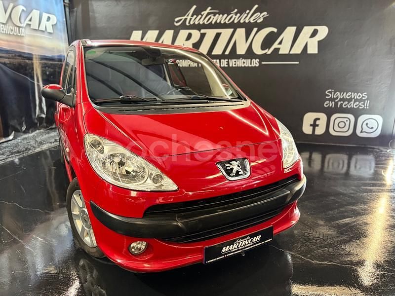 Rojo Usado 2006 Peugeot 1007 Utilitario | 3900 € (Un poco caro) - Imagen 1/4