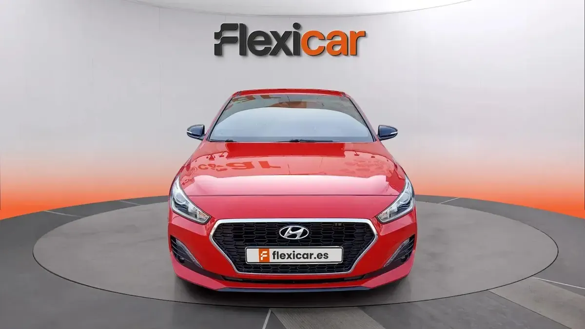 Usado Hyundai i30 110 CV (80 kW) 2018 Rojo Berlina