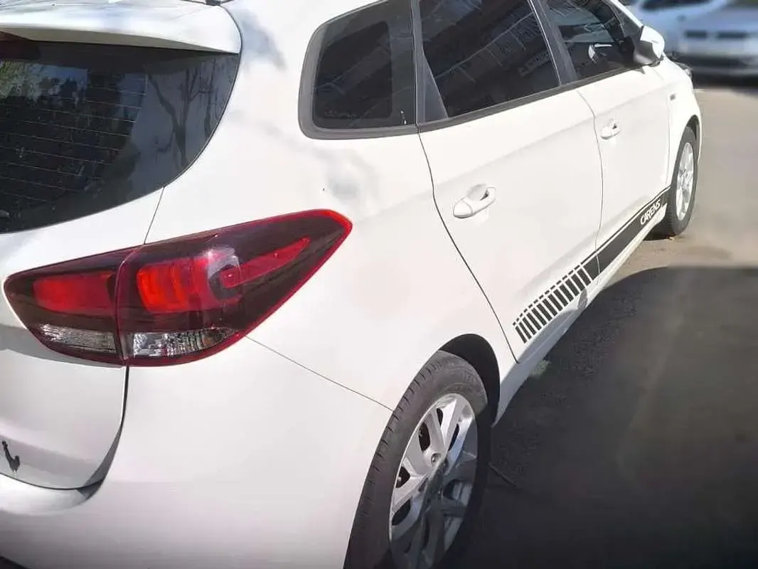 Usado Kia Carens 116 CV (85 kW) 2017 Blanco Monovolumen