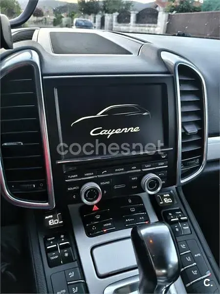 Usado Porsche Cayenne 240 CV (176 kW) 2012 Gris / plata SUV