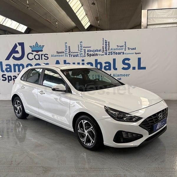 Usado Hyundai i30 120 CV (88 kW) 2021 Blanco Berlina