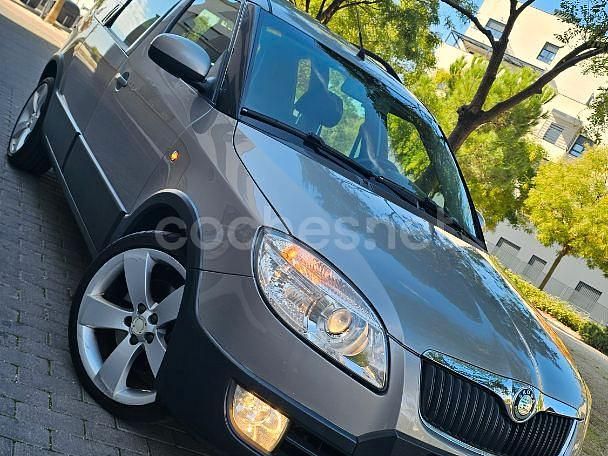Gris / plata Usado 2008 Skoda Roomster Sport Monovolumen | 4600 € - Imagen 1/4
