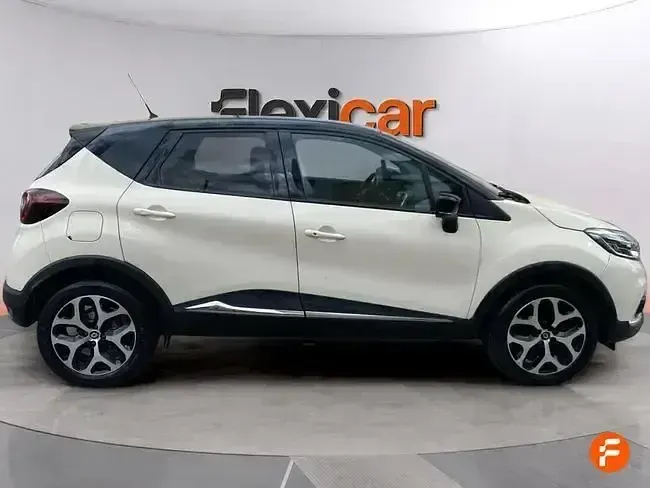 Usado Renault Captur Intens 90 CV (66 kW) 2018 Beige SUV