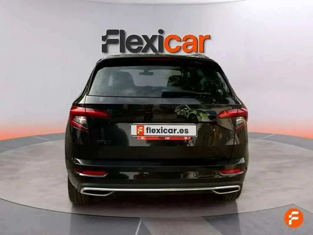 Usado Skoda Karoq SportLine 150 CV (110 kW) 2021 Negro SUV