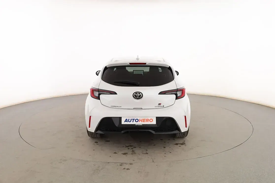Usado Toyota Corolla Sport 196 CV (144 kW) 2023 Blanco Berlina