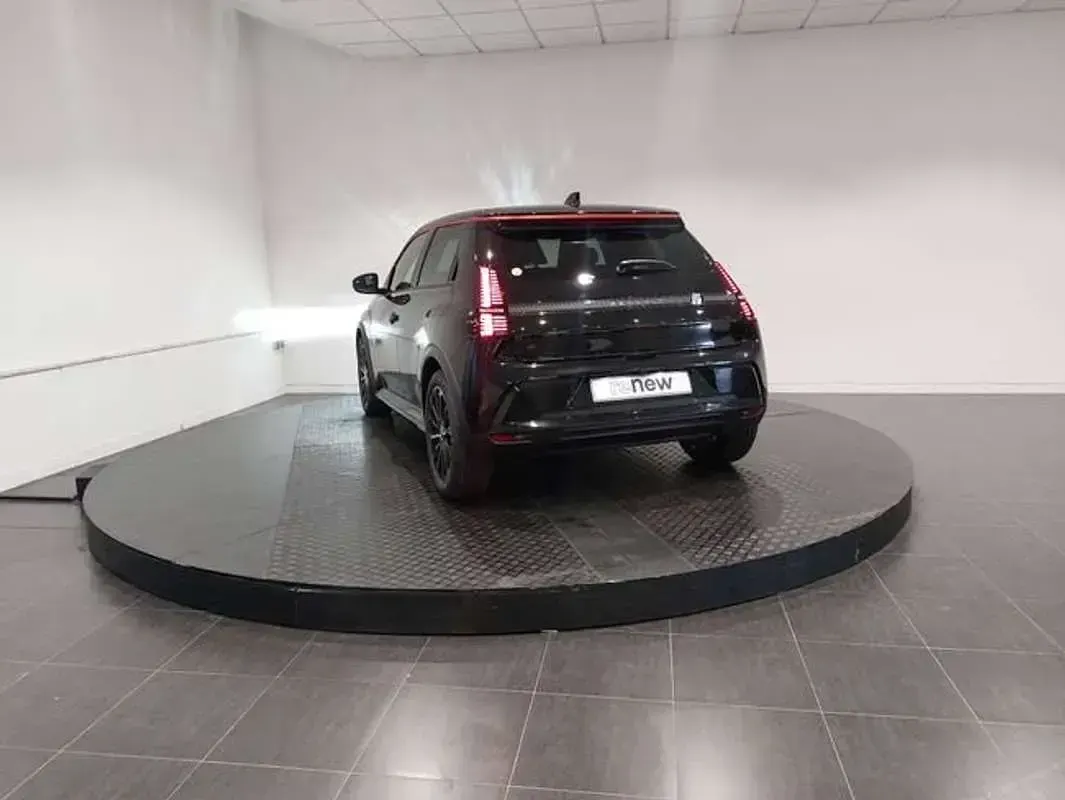 Begagnad Renault 5 E-Tech Techno 110 kW (150 HK) 2025 Svart Sedan