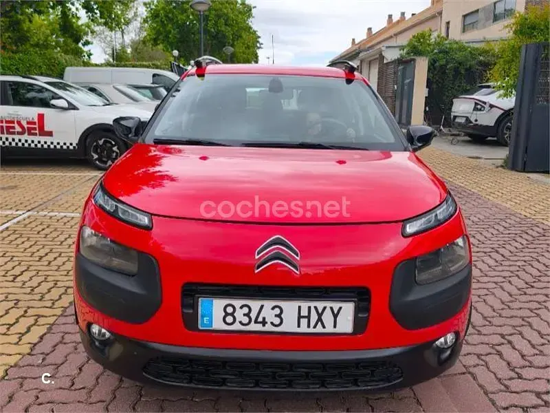 Usado Citroën C4 Feel 82 CV (60 kW) 2014 Rojo Berlina