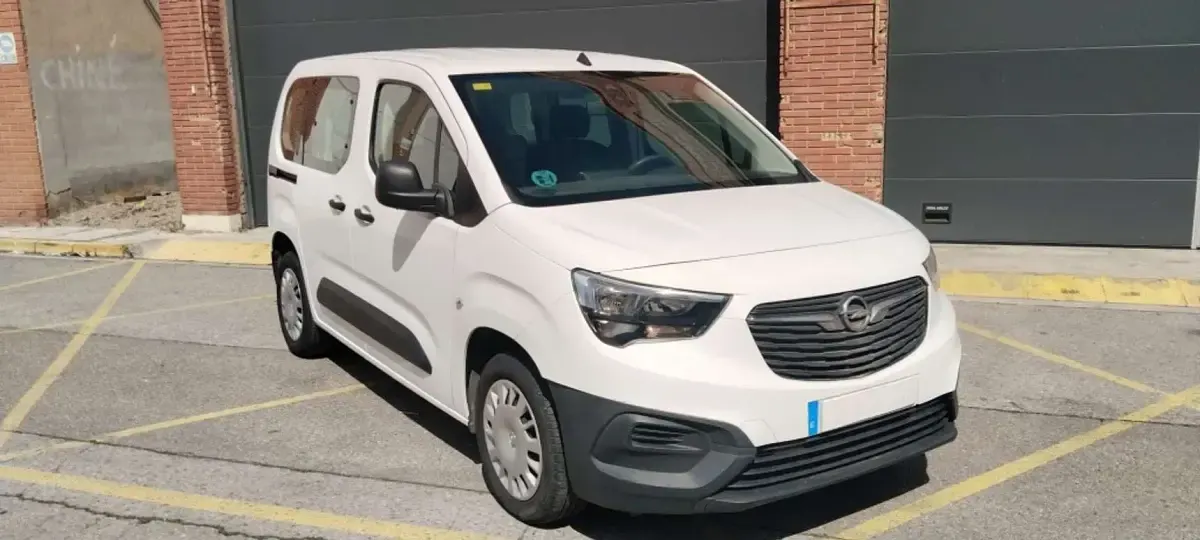 Usado Opel Combo Life Edition 102 CV (75 kW) 2021 Blanco Monovolumen