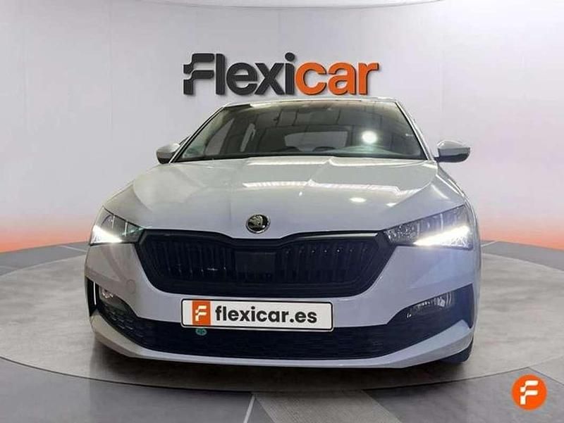 Usado Skoda Scala Ambition 110 CV (80 kW) 2023 Blanco Utilitario