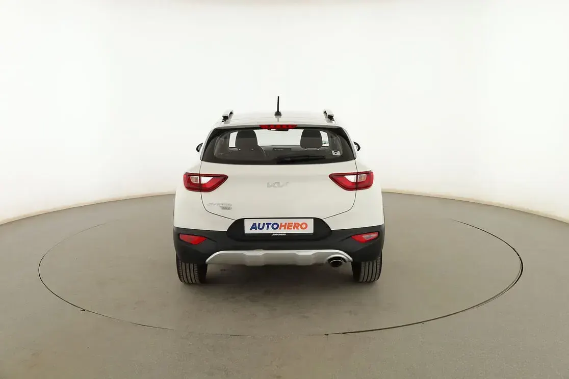 Usado Kia Stonic 101 CV (74 kW) 2022 Blanco SUV