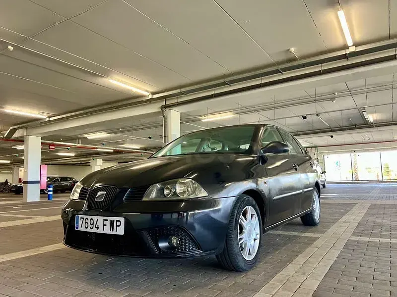 Usado Seat Ibiza Reference 70 CV (51 kW) 2008 Negro Berlina