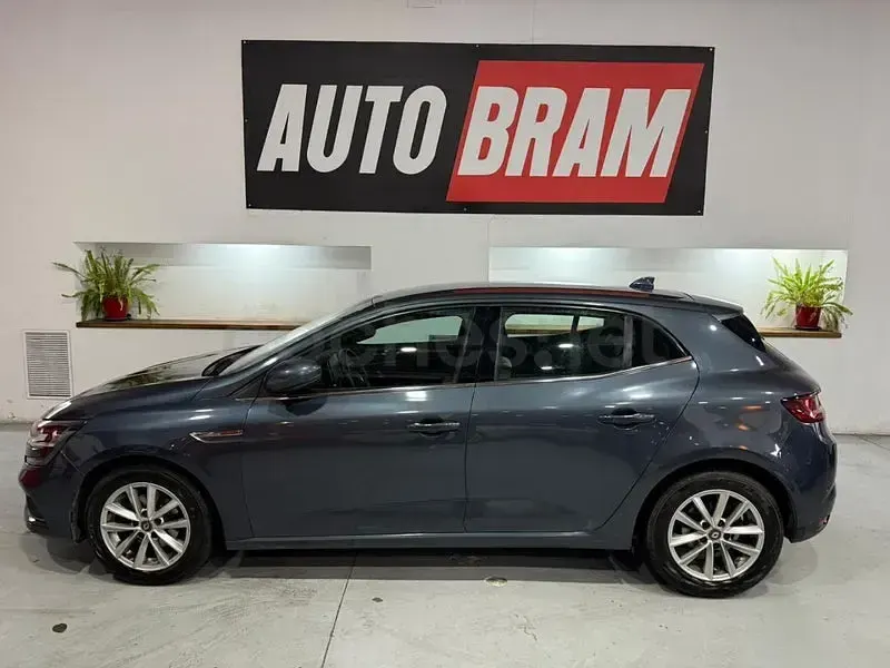 Usado Renault Mégane Intens 110 CV (80 kW) 2017 Azul Berlina