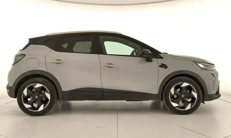 Usado Renault Captur Techno 100 CV (73 kW) 2025 Gris SUV