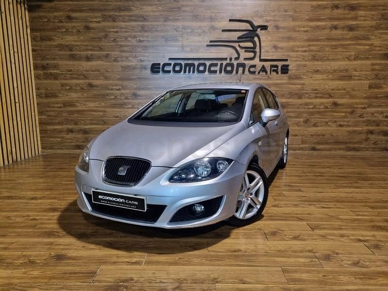 Usado Seat Leon Style 105 CV (77 kW) 2011 Gris / plata Utilitario