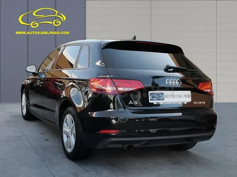 Usado Audi A3 116 CV (85 kW) 2019 Negro Berlina