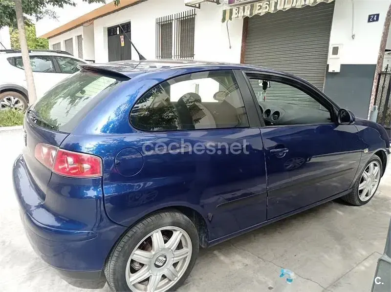 Usado Seat Ibiza Sport 130 CV (95 kW) 2005 Azul Utilitario