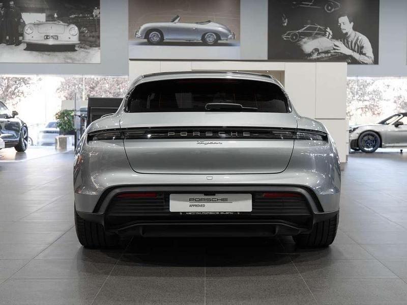 Usado Porsche Taycan Sport Turismo 239 kW (326 CV) 2023 Plateado Familiar