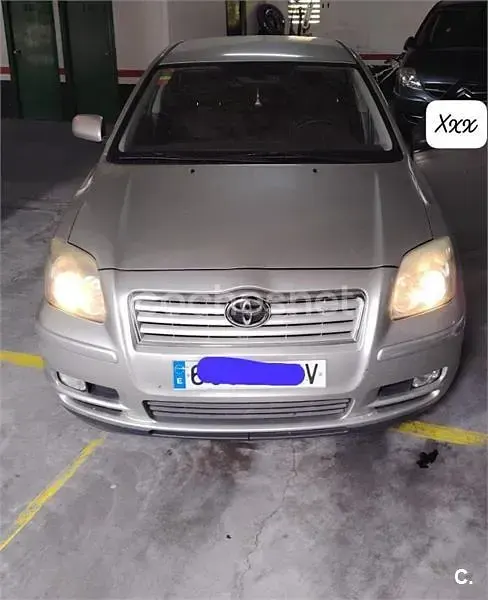 Usado Toyota Avensis Sol 129 CV (94 kW) 2005 Beige Berlina