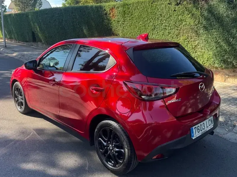 Usado Mazda 2 Edition 90 CV (66 kW) 2019 Granate Berlina