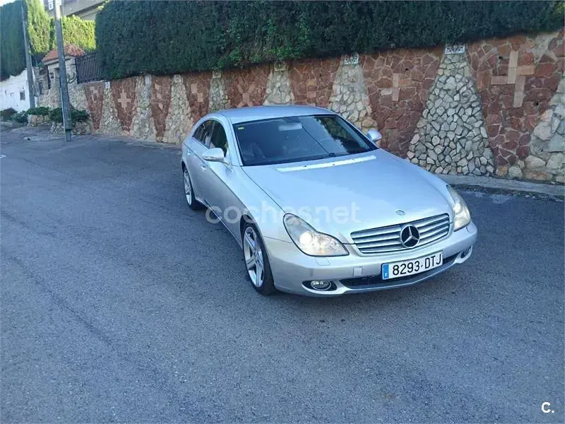 Usado Mercedes CLS350 272 CV (200 kW) 2005 Gris / plata Berlina