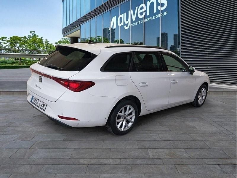 Usado Seat Leon Style 116 CV (85 kW) 2021 Blanco Familiar