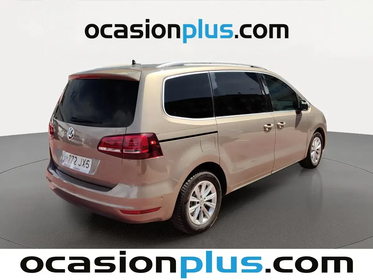 Usado VW Sharan Advance 150 CV (110 kW) 2017 Oro Monovolumen