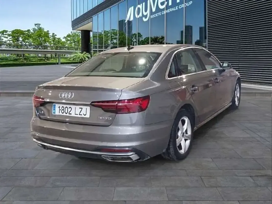 Usado Audi A4 Advanced 136 CV (100 kW) 2022 Gris Berlina