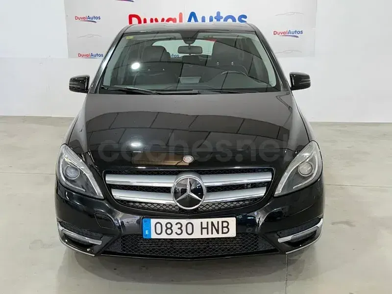 Usado Mercedes B180 109 CV (80 kW) 2012 Negro Utilitario