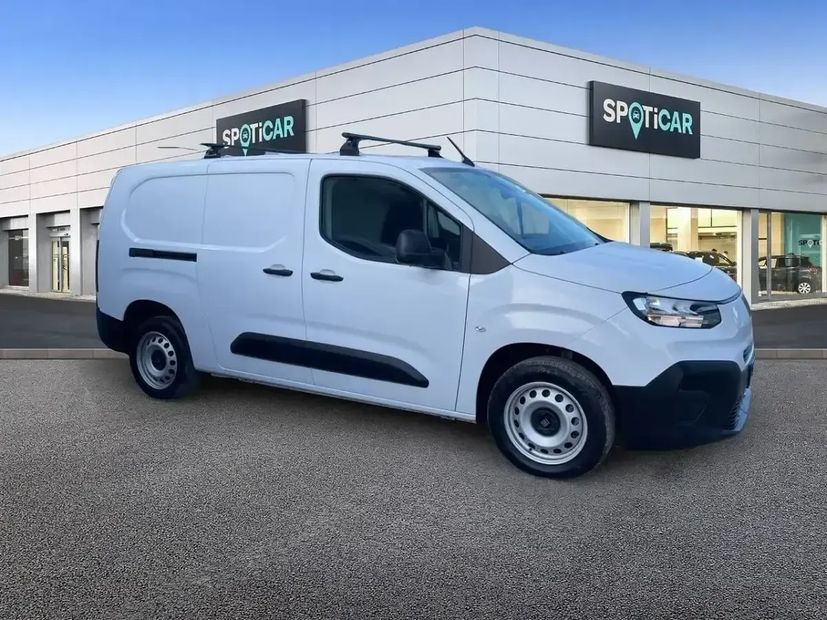 Usado Fiat Doblò 101 CV (74 kW) 2024 Blanco Monovolumen