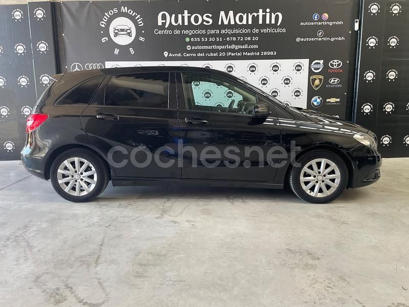 Usado Mercedes B180 Urban 109 CV (80 kW) 2014 Negro Monovolumen