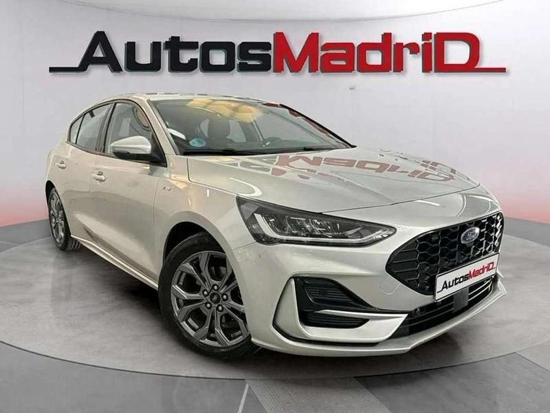 Gris / plata Usado 2023 Ford Focus ST-Line Berlina | 17.990 € (Precio justo) - Imagen 1/4