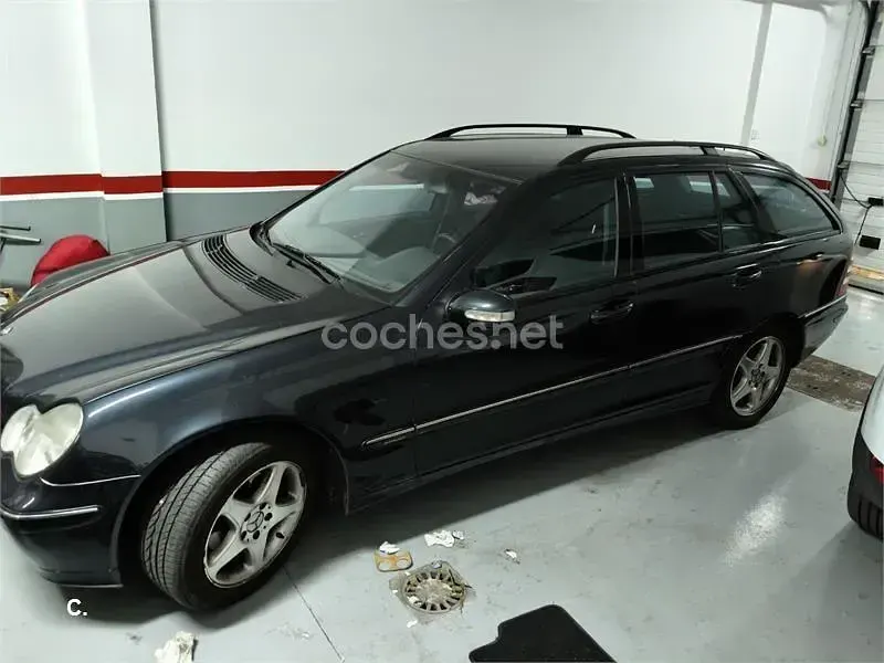 Usado Mercedes C220 Avantgarde 143 CV (105 kW) 2003 Azul Familiar