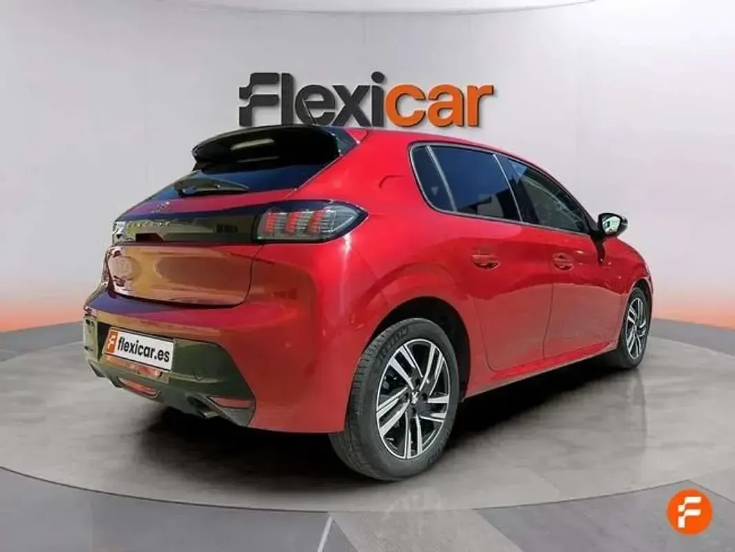 Usado Peugeot 208 Allure 101 CV (74 kW) 2023 Rojo Utilitario
