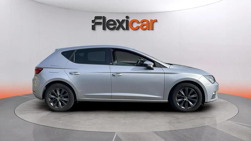 Usado Seat Leon ST Style 131 CV (96 kW) 2020 Gris Familiar