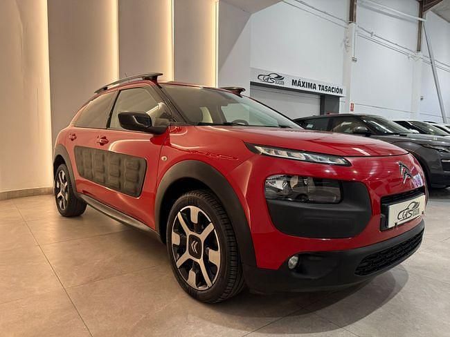 Usado Citroën C4 Cactus Feel 110 CV (80 kW) 2015 Rojo Utilitario
