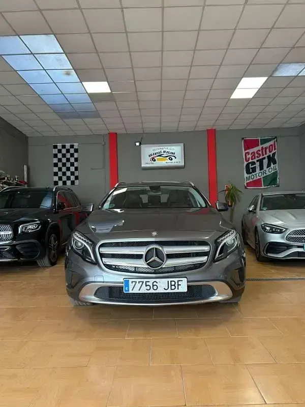 Usado Mercedes GLA200 Urban 136 CV (100 kW) 2014 Gris SUV