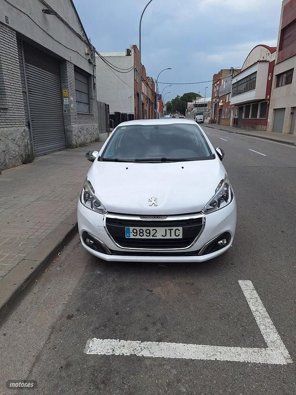 Blanco Usado 2016 Peugeot 208 Utilitario | 6800 € (Buen precio) - Imagen 1/4