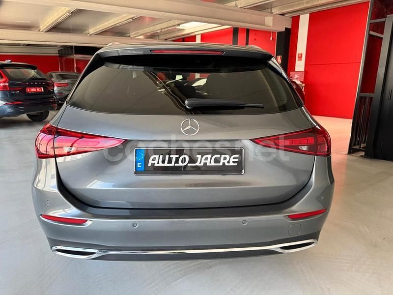 Usado Mercedes C220 200 CV (147 kW) 2022 Gris / plata Familiar
