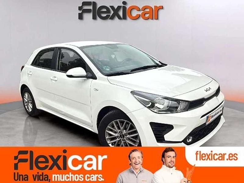 Blanco Usado 2023 Kia Rio Sport Utilitario | 14.190 € (Precio justo) - Imagen 1/4