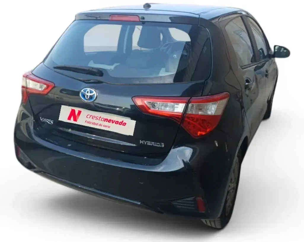 Usado Toyota Yaris Hybrid Active 73 CV (53 kW) 2019 Negro