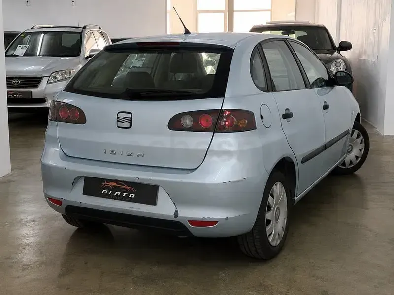 Usado Seat Ibiza Reference 70 CV (51 kW) 2008 Azul Berlina