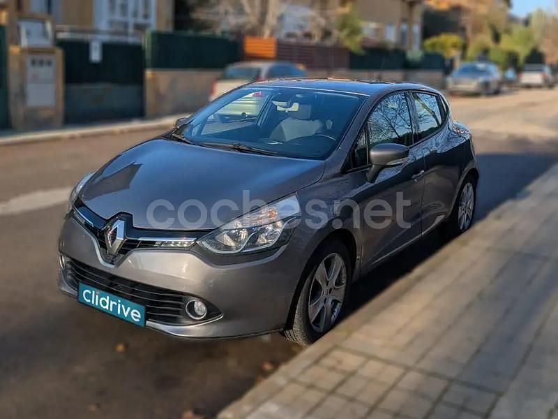 Usado Renault Clio IV Dynamique 122 CV (89 kW) 2014 Gris / plata Berlina