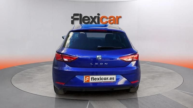 Usado Seat Leon Style 130 CV (95 kW) 2019 Azul Berlina